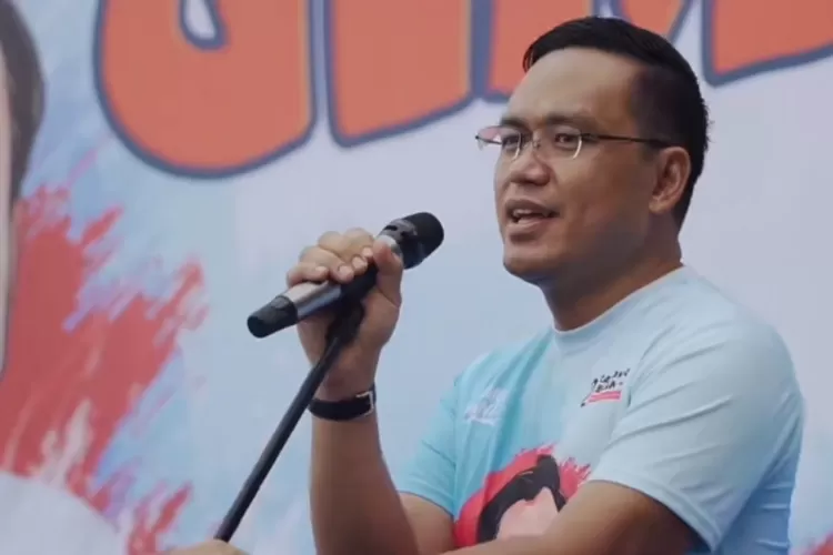 Simon Mantiri, Dirut Pertamina, gaji Simon, karier Simon, politik Gerindra, Prabowo-Gibran, senam Gemoy, gaji direksi, kompensasi Pertamina, laporan kekayaan, Pertamina 2024, Priscilia Waworuntu, Nusantara Energy, RUPS Pertamina