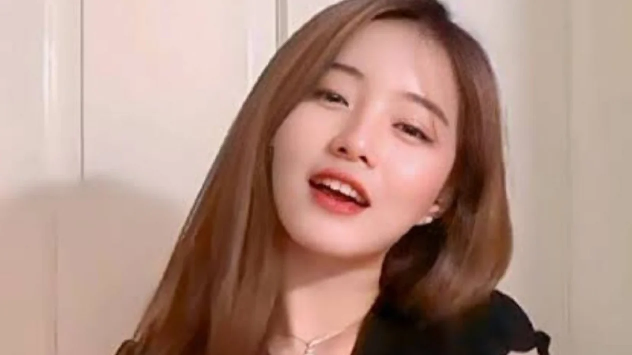 video viral vior 15 menit, Video viral terbaru, Nita Vior viral, video 15 menit, klarifikasi ONIC Esports, area sensitif terlihat, video mirip Vior, dugaan video viral, TikTok Vior viral, video dance putih, respons netizen viral, Link Video Vior, Link Terabox, Link Nonton, Video Viral, Video Nita Vior, Viral Link Video Vior 15 Menit 20 detik, Video Dance