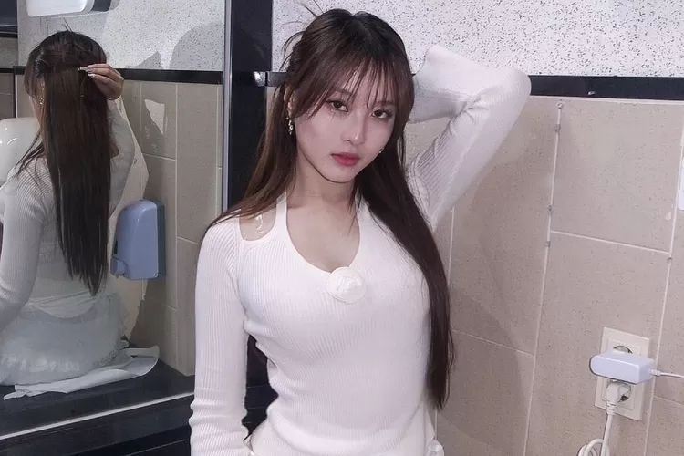 video viral vior 15 menit, Video viral terbaru, Nita Vior viral, video 15 menit, klarifikasi ONIC Esports, area sensitif terlihat, video mirip Vior, dugaan video viral, TikTok Vior viral, video dance putih, respons netizen viral, Link Video Vior, Link Terabox, Link Nonton, Video Viral, Video Nita Vior