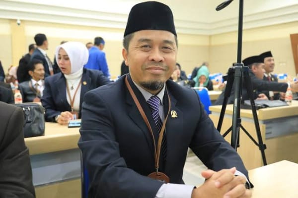 Perda Bandung, Pencegahan Penyakit, DPRD Kota Bandung, Covid-19, Anggaran Darurat, Pemutakhiran Data, Sistem Informasi Kesehatan, Tenaga Kesehatan, Implementasi Perda, Sosialisasi Masyarakat, Penerapan Perda, Peraturan Daerah, Kesehatan Masyarakat, Penyakit Menular, Alokasi Anggaran, Pelayanan Kesehatan