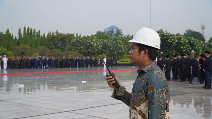 PLN Jakarta, pasokan listrik, Hari Pahlawan, Taman Makam Pahlawan, Gibran Rakabuming, upacara nasional, PLN UID, sistem kelistrikan, cadangan listrik, pengecekan peralatan, PLN UP3 Lenteng Agung, kestabilan pasokan.