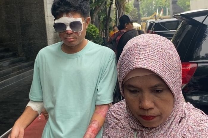 Denny Sumargo, Agus Salim, Pratiwi Noviyanthi, konflik donasi, drama donasi, penyiraman air keras, kasus donasi, perdamaian Agus Novi, donasi pengobatan, kisruh donasi, solusi donasi, bantuan Denny Sumargo, konflik uang donasi, donasi transparan