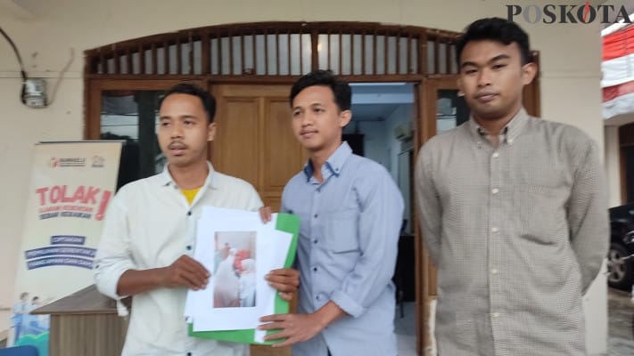 Dewi Setiani, Bawaslu Pandeglang, politik uang, laporan mahasiswa, video viral, Pilkada Pandeglang, pembagian uang, dugaan pelanggaran, aksi demo, santunan yatim, kubu Dewi, politik uang, kiyai Banjar, pemeriksaan Bawaslu, bukti video, pernyataan juru bicara.