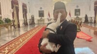 Prabowo Subianto, Bobby Kertanegara, kucing lucu, momen kebersamaan, Instagram Prabowo, netizen heboh, Paspampres kucing, unggahan viral, pecinta kucing, tingkah lucu.