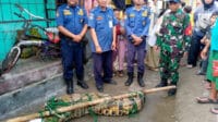 Kampung Tangkele, penangkapan buaya, Pintu Air Pesanggrahan, BPBD Kabupaten Tangerang, buaya 3 meter, warga Tangkele, reptil buaya, tangkap buaya, buaya berenang,makhluk reptil, Mako BPBD Curug, ancaman buaya, kecamatan Solear