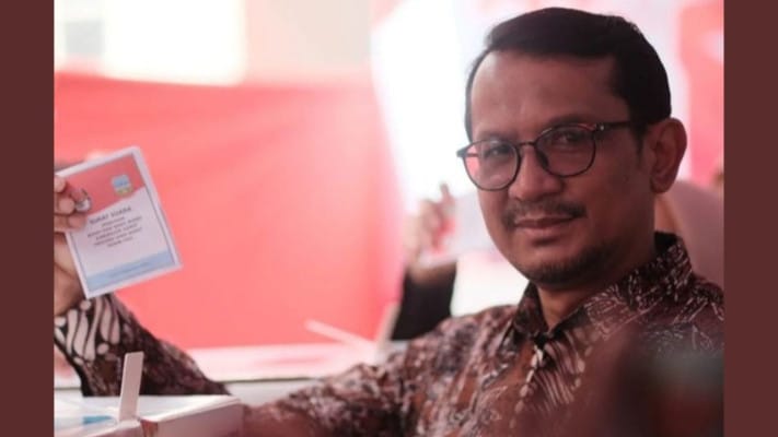 Pilkada Garut, Abdusy Syakur Amin, Luthfianisa Putri, Helmi Budiman, hasil hitung cepat, survei Indikator Indonesia, kemenangan pasangan, partisipasi pemilih, TPS 10, deklarasi kemenangan, kerja keras, masyarakat Garut, pemilu 2024, suara terbanyak, pemilihan bupati, hasil resmi KPU.