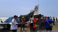 Pesawat latih, mendarat darurat, Pantai Cemara Sewu, Cilacap, Basarnas Cilacap, sinyal darurat, Cospas Sarsat, Perkasa Flight School, Piper Warrior 3, Bandara Tunggul Wulung, KNKT investigasi, selamat pilot, kecelakaan pesawat, bantuan warga, Desa Bunton, Pantai Adipala, penerbangan Libia, pesawat PK-PBC