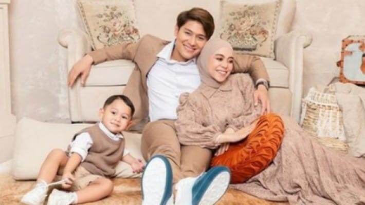 Lesti Kejora, Rizky Billar, hamil kedua, prosesi 7 bulanan, gender mengungkapkan, budaya Sunda, acara TV, tema formil, acara spesial, hamil 7 bulan, kehamilan Lesti, acara keluarga, budaya Indonesia.