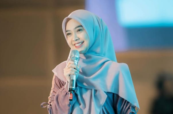 ria-ricis Ria Ricis, mantan satpam, pemerasan Ria Ricis, ancaman sebar foto, kerugian mental, sidang pemerasan, Ria Ricis maaf, uang Rp300 juta