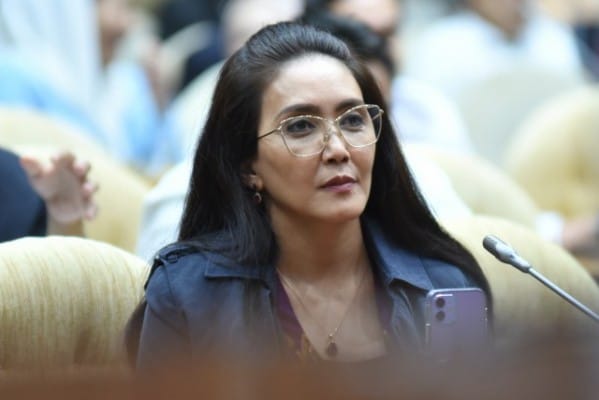 Judi online, anak terpapar, pinjaman ilegal, pencucian uang, perdagangan manusia, sorotan publik, pegawai Komdigi, langkah tegas, orang dalam, Kementerian Koperasi, ASN terlibat, situs judi, pendapatan miliaran, masalah serius, tindakan cepat, Rieke Diah, Budi Arie