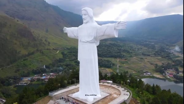 Apakah Kamu Tahu 6 Patung Yesus yang Bikin Bangga Indonesia? Salah Satunya Ternyata Tertinggi di Dunia Loh! Patung Yesus, Wisata Religi, Danau Toba, Sibea-bea Samosir, Tertinggi Dunia, Patung Memberkati, Tana Toraja, Bukit Buntu, Manado Sulawesi, Kristus Raja, Pulau Mansinam, Laut Arafuru, Taman Doa, Merauke Papua, Ikon Religi, Patung Yesus Sibe-bea