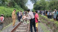 tewas-tertabrak-kereta-serang Lansia tertabrak kereta, kecelakaan kereta, Serang kecelakaan, berita Serang, korban kereta, Kapolsek Cikeusal, masalah pendengaran, insiden kereta, RS Bhayangkara, proses penyelidikan