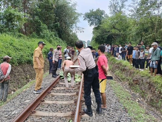 Lansia tertabrak kereta, kecelakaan kereta, Serang kecelakaan, berita Serang, korban kereta, Kapolsek Cikeusal, masalah pendengaran, insiden kereta, RS Bhayangkara, proses penyelidikan