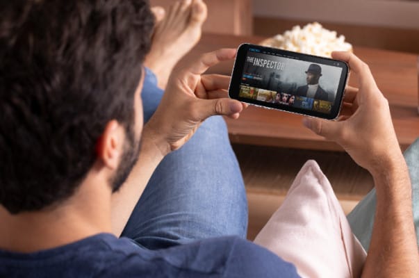 Tips streaming video, koneksi internet cepat, bandwidth memadai, latensi internet rendah, paket unlimited, persiapan nonton, nonton nyaman, pengalaman streaming, kualitas video, nonton seru, camilan favorit, WiFi stabil, streaming lancar .