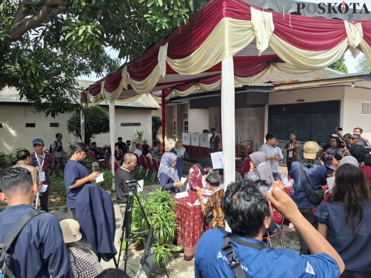 Dharma Pongrekun TPS Lebak Bulus, Jakarta Selatan, Pilkada 2024, hak pilih, calon gubernur, Kun Wardana Abyoto, TPS 30, DPT Jakarta, pemilih tetap, Cilandak, Jagakarsa, Ciganjur, nuansa merah putih, KPPS.