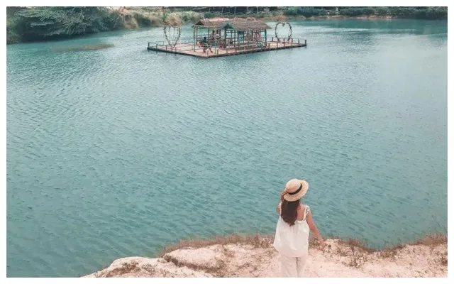 Telaga Biru, wisata hits, Telaga Cisoka, pemandangan indah, air jernih, wahana flying fox, sewa perahu, wisata Instagrammable, tiket murah, lokasi Cisoka.
