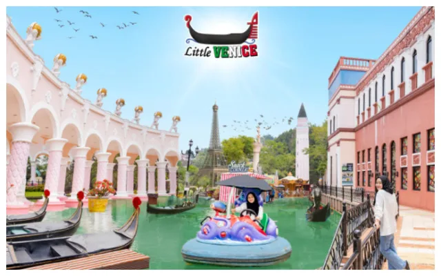 Little Venice Bogor, wisata air, perahu gondola, miniatur Venesia, spot foto Instagramable, paket tiket happy, paket tiket fun, wisata Bogor, kolam renang, area bermain anak, wisata keluarga, tiket masuk Little Venice, wisata keluarga Bogor, wisata dekat Jakarta.