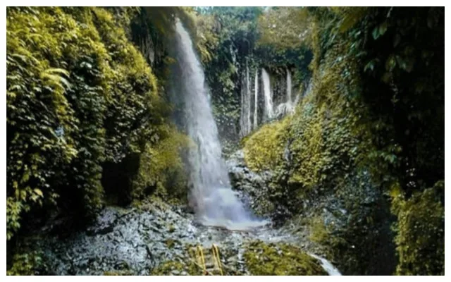 Curug Aseupan, wisata Bandung, air terjun, tebing lumut, spot Instagramable, outbound seru, Curug Tilu, Curug Cilaki, liburan keluarga, harga tiket murah.