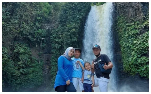 FotoJet---2024-12-18T182755.292 Curug Bangkong, wisata alam, air terjun, trekking seru, udara sejuk, kolam kecil, arung jeram, River Tubing, harga tiket murah, liburan akhir pekan, ketenangan alam, destinasi Kuningan.