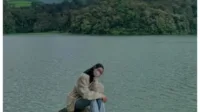 Situ Patenggang, danau eksotis, wisata Bandung, pulau cinta, kebun teh, restoran pinisi, glamping Rancabali, pemandangan hijau, suasana sejuk, petik strawberry.