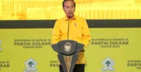 Foto_20240821_214100_M9v Jokowi dipecat, PDIP, Golkar, Prabowo, Gibran, politik Indonesia, karier politik Jokowi, Golkar terbuka, Gerindra, kepentingan keluarga, pemilihan partai, politik 2024, partai politik, dukungan partai, Jokowi masa depan.