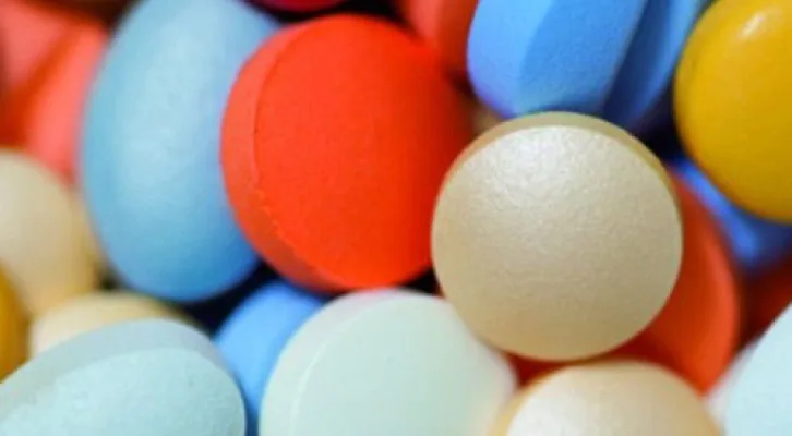 Foto_20241204_112058_W2a Tramadol, penggunaan tramadol, efek samping tramadol, bahaya tramadol, ketergantungan tramadol, obat pereda nyeri, tramadol ilegal, dampak tramadol, nyeri sedang berat, tramadol overdosis, efek morfin, kecanduan obat, pengaruh tramadol, solusi nyeri aman, risiko tramadol, obat resep dokter