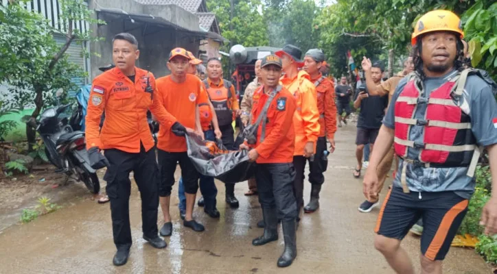 pelajar hilang terbawa arus, Sungai Irigasi Baros, pencarian pelajar, kejadian banjir Baros, SDN Panyirapan, Mahesa dan Rival, kecelakaan sungai Serang, korban hanyut, hujan deras, BPBD Serang, pencarian Basarnas, tragedi Baros, Arus Deras Sungai