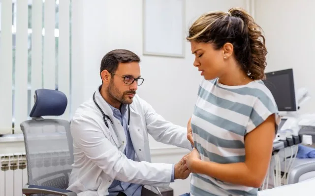 Ginjal sehat, deteksi dini, gejala ginjal, pemeriksaan rutin, faktor risiko, tekanan darah tinggi, diabetes, pencegahan ginjal, kesehatan ginjal, edukasi kesehatan, tes urine darah, penyakit ginjal, perawatan ginjal, konsultasi medis, gaya hidup sehat