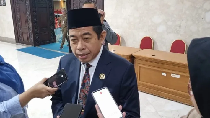 Tramadol Jakarta, Obat Ilegal, Tawuran Remaja, Penjualan Bebas, Resep Dokter, Bahaya Tramadol, Toko Obat, Narkotika Ilegal, Pengawasan Obat, Efek Berbahaya, Regulasi Ketat, Tindakan Persuasif, Obat Terlarang, Penyalahgunaan Obat, Risiko Kesehatan