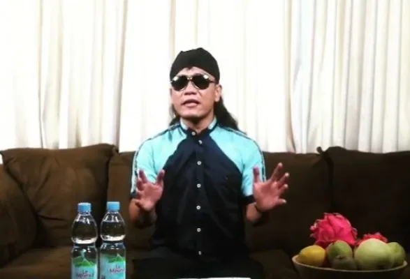 Gus Miftah, video viral, pedagang es, Magelang, candaannya, kritik netizen, insiden kajian, ucapan kontroversial, sorotan publik, komentar pedas.