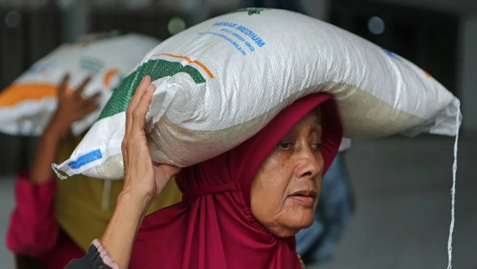 cara cek bansos, penerima bansos, bansos desember 2024, cek NIK online, aplikasi cek bansos, cekbansos.kemensos.go.id, DTKS kemensos, data penerima bansos, syarat penerima bansos, bantuan sosial pemerintah