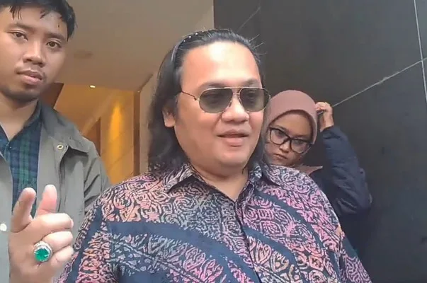 Farhat Abbas, Denny Sumargo, Pratiwi Noviyanthi, Agus Salim, donasi Agus Salim, donasi Rp1,3 miliar, kuasa hukum Agus, perseteruan donasi, kasus air keras, klarifikasi Farhat Abbas, Densu, Novi, donasi terkenal, sindiran Farhat Abbas, hukum Agus Salim, donatur Agus Salim