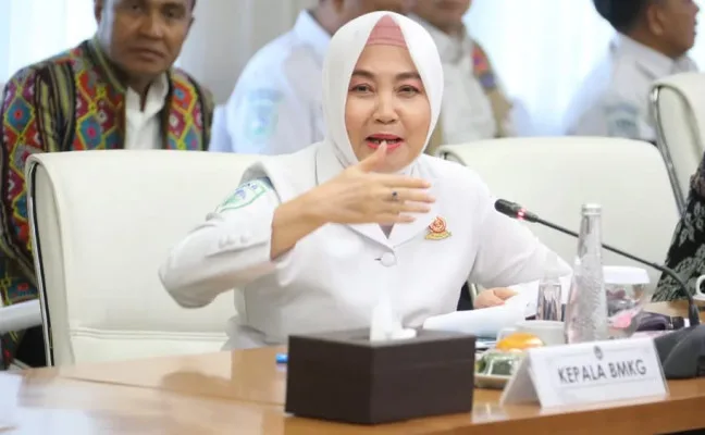 BMKG, modifikasi cuaca, hujan Jakarta, risiko banjir, cuaca ekstrem, mitigasi bencana, penyemaian awan, data satelit, curah hujan, Jakarta Timur