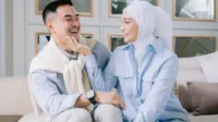 Putri Zulkifli Hasan, Zumi Zola, pernikahan, foto prewedding, keluarga baru, undangan pernikahan, tanggal pernikahan, doa restu, kebahagiaan, momen prewedding, pernikahan Desember, politisi, pasangan romantis, Zumi Putri
