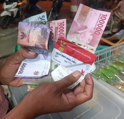 Bansos PKH, BPNT cair, KKS BSI, cek status, SIKS-NG, cara mencairkan, bantuan sosial, KPM PKH, e-Warong BSI, cek saldo, penyaluran bansos, KKS baru, penerima manfaat, saldo BPNT, bantuan 2024, update bansos.