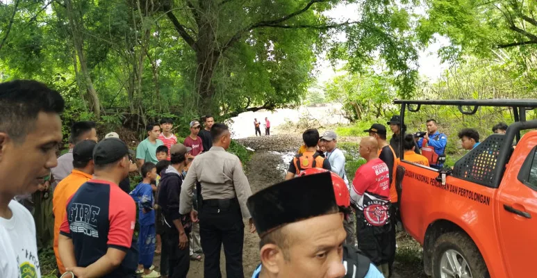 bocah tenggelam, Sungai Ciujung, korban tenggelam, Kapolsek Carenang, tim SAR, pencarian korban, musibah berenang, BPBD Serang, perahu karet, hilang terseret