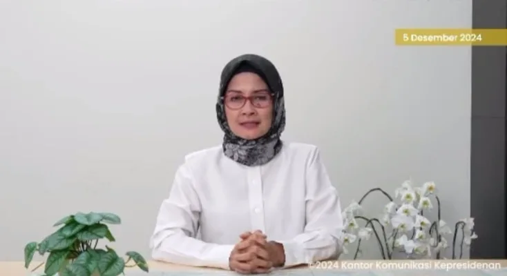 Juru bicara Kepresidenan, Adita Irawati, rakyat jelata, klarifikasi, permintaan maaf, polemik kata, Gus Miftah, pernyataan kontroversial, kritik warganet, Prabowo Subianto, pedagang kaki lima, definisi KBBI, makna kata, video viral.