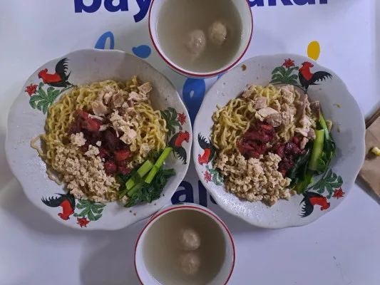 Pujasera Blok M, kuliner viral Jakarta, mie ayam enak, bakmi piring, es teler, gorengan Pak De, Thai Baby, misoa utama, makanan hits, jajanan kekinian, kuliner Blok M, tempat makan seru, wisata kuliner, rekomendasi kuliner, makanan murah, kuliner Jakarta Selatan.