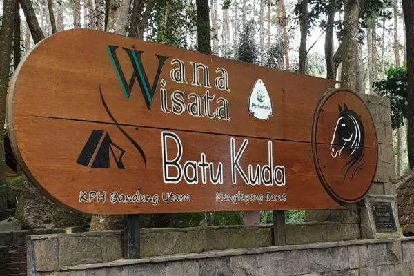 Bandung Timur, wisata alam, Bukit Moko, Wana Wisata Batu Kuda, Kampung Bambu, Curug Cinulang, Curug Batu Templek, Tangga 100, Wisata Tangga Seribu, Wetland Park Cisurupan, Manglayang Jungle Place, Oraitapa, destinasi wisata Bandung