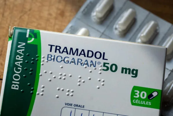 Tramadol obat nyeri, efek samping Tramadol, penggunaan obat medis, tramadol dosis tepat, nyeri berat, resep dokter, penghilang rasa sakit, nyeri post operasi, risiko tramadol, Tramadol efek samping, pengobatan nyeri, Tramadol aman.