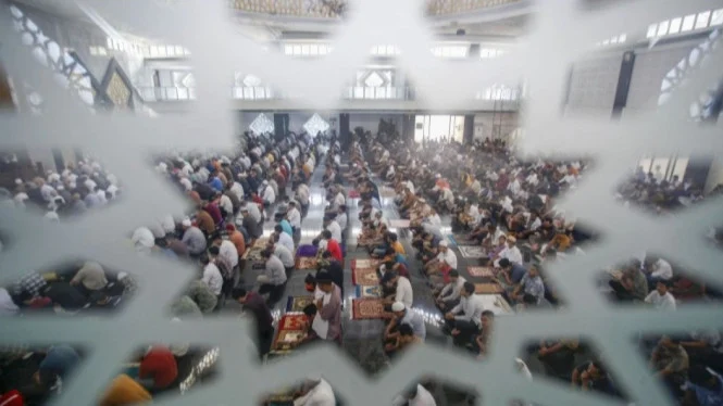 introspeksi diri, muhasabah diri, evaluasi diri, rencana 2025, refleksi pribadi, upgrade diri, pembelajar sejati, akhir tahun, resolusi hidup, perubahan positif, teks khutbah jumat