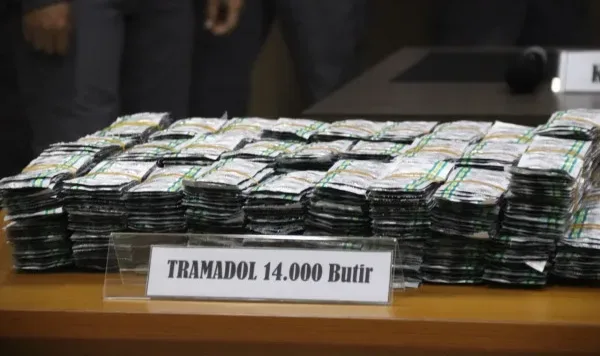 Tramadol ilegal, jual tramadol bebas, efek samping tramadol, penyalahgunaan tramadol, tramadol bahaya, tramadol euforia, opioid sintetis, ketergantungan tramadol, risiko tramadol, obat pereda nyeri, jual tramadol Jakarta, tramadol di jalan KS Tubun, tramadol resiko kesehatan.