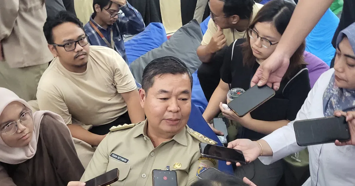 Efisiensi anggaran, pemangkasan belanja, penghematan APBD, perjalanan dinas, belanja operasional, pengadaan barang, dana hibah, konsumsi acara, dana transfer, revisi anggaran, kebijakan gubernur, instruksi presiden, SKPD Jakarta, pembangunan daerah, transparansi anggaran, forum asisten, TAPD Jakarta, pengelolaan APBD, penyesuaian belanja, laporan efisiensi.