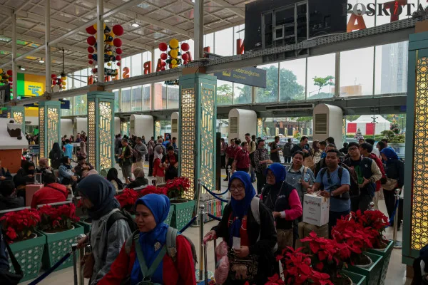arus balik, kereta api, penumpang Jakarta, libur panjang, stasiun Pasar Senen, stasiun Gambir, okupansi kereta, gangguan perjalanan, luapan air, pemulihan jalur, perjalanan kereta, liburan panjang, arus mudik, tiket kereta, keterlambatan kereta, penumpang kereta, perjalanan Imlek, stasiun Jakarta, KAI Daop 1