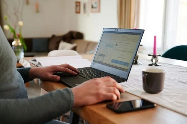 Upwork freelance, Fiverr jasa murah, Swagbucks poin uang, Etsy handmade, penghasilan tambahan, saldo DANA, website penghasil uang, bayar via PayPal, jual karya online, freelance desain, jasa penulisan, penghasilan online, aplikasi penghasil uang.