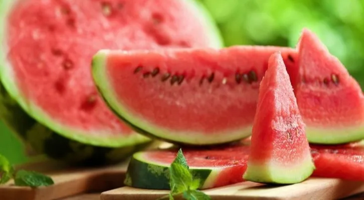 camilan sehat, diet rendah kalori, zucchini rendah kalori, stroberi vitamin C, semangka rendah kalori, paprika vitamin A, camilan diet enak, camilan rendah kalori, camilan sehat diet