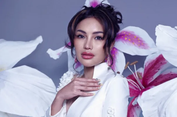 pemindahan LM, kuasa hukum Nikita, tempat eksklusif LM, pemulihan psikologis, kondisi anak baik, keluarga Nikita Mirzani, peran ibu, cara mendidik anak, penjemputan tanpa paksaan, rombongan keluarga.