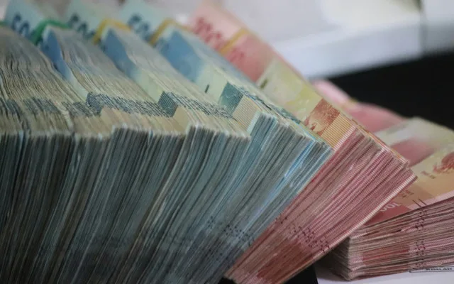 bantuan sosial, bansos cair, diskon listrik, makan gratis, program PKH, Program Indonesia Pintar, bantuan pangan, dana BPNT, jadwal bansos, daftar KPM, NIK terdaftar, DTKS 2025, program pemerintah, subsidi listrik, bantuan pendidikan, keluarga miskin, bantuan gizi, stunting Indonesia, siswa miskin, keluarga penerima.