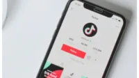 simpan video TikTok, unduh video TikTok, aplikasi pihak ketiga, perekaman layar, video TikTok tanpa watermark, pengaturan privasi TikTok, cara download video TikTok, trik simpan video TikTok, unduh video TikTok tanpa fitur, cara simpan video tanpa watermark