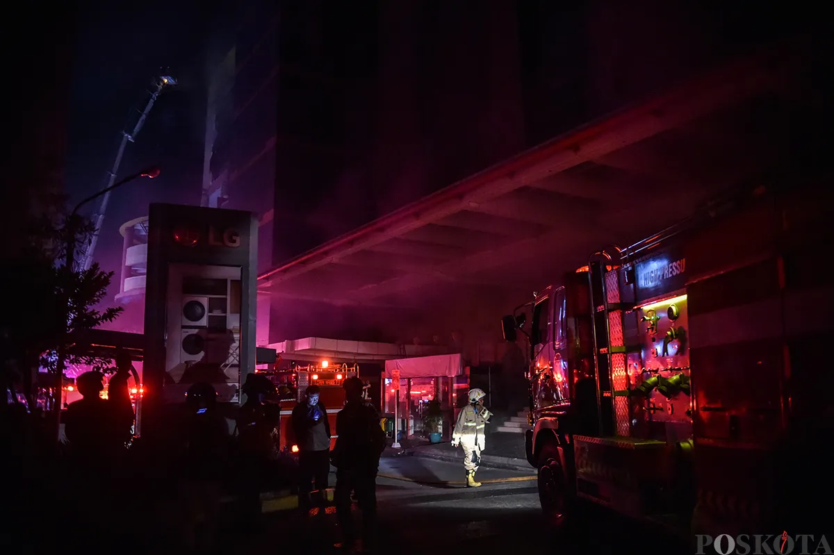 Pemprov Jakarta, keamanan gedung, sertifikat keselamatan, kebakaran gedung, pemeriksaan berkala, Gulkarmat Jakarta, Pelayanan Terpadu Satu Pintu, PTSP Jakarta, proteksi kebakaran, akses petugas, manajemen keselamatan, gedung tinggi, pelanggaran gedung, stiker pelanggaran, Satpol PP